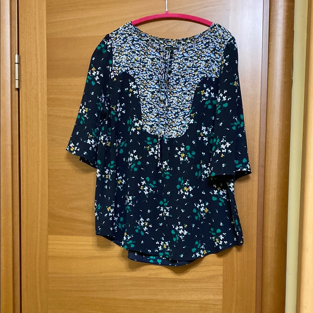Ann Taylor Floral Black and Green Women's Top. Size M